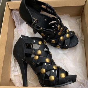 Fun & flirty !  ladies heels Black with gold accents